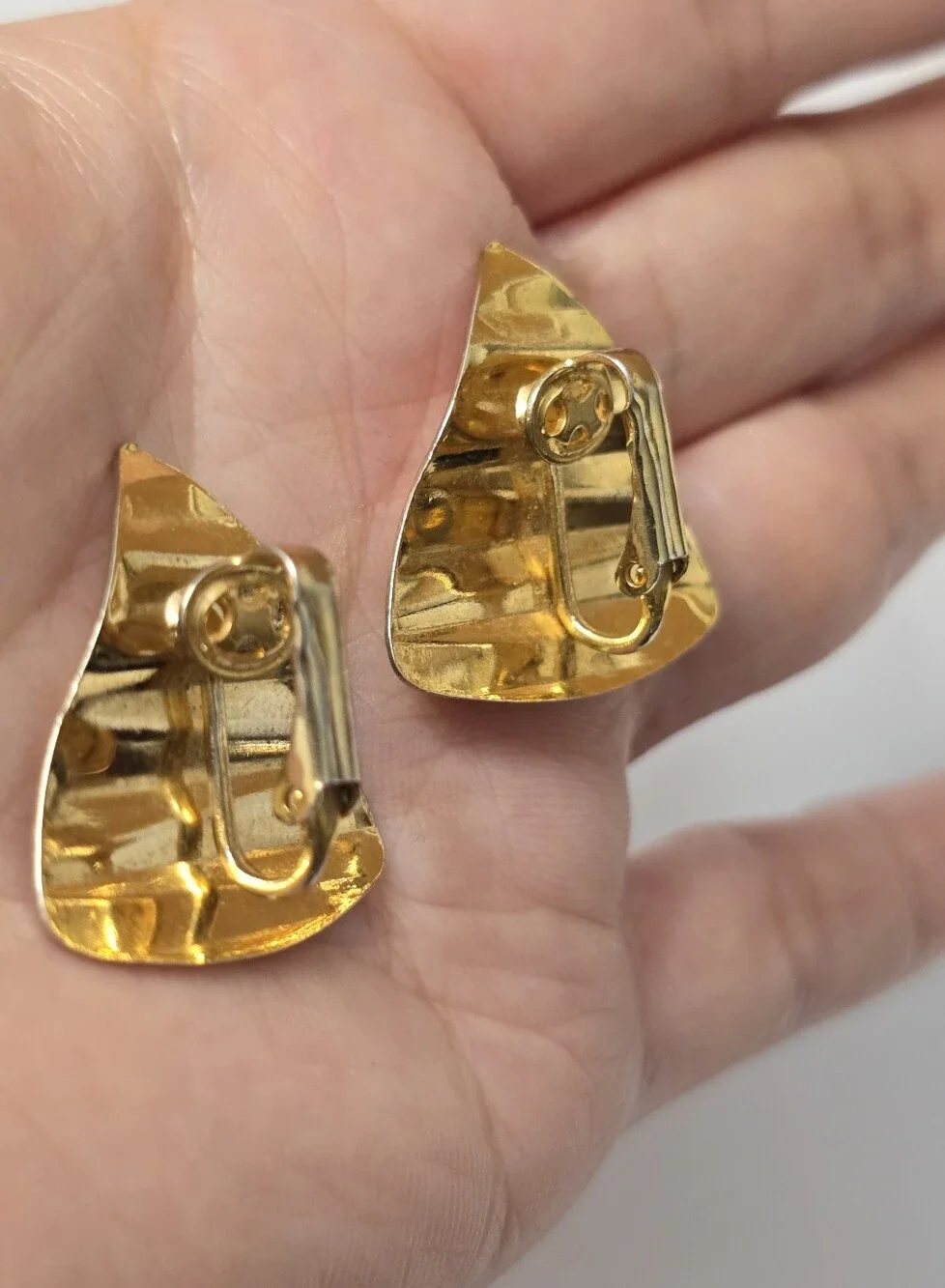 Gold Waved Triangle Clip-On Earrings - Women Jewelry